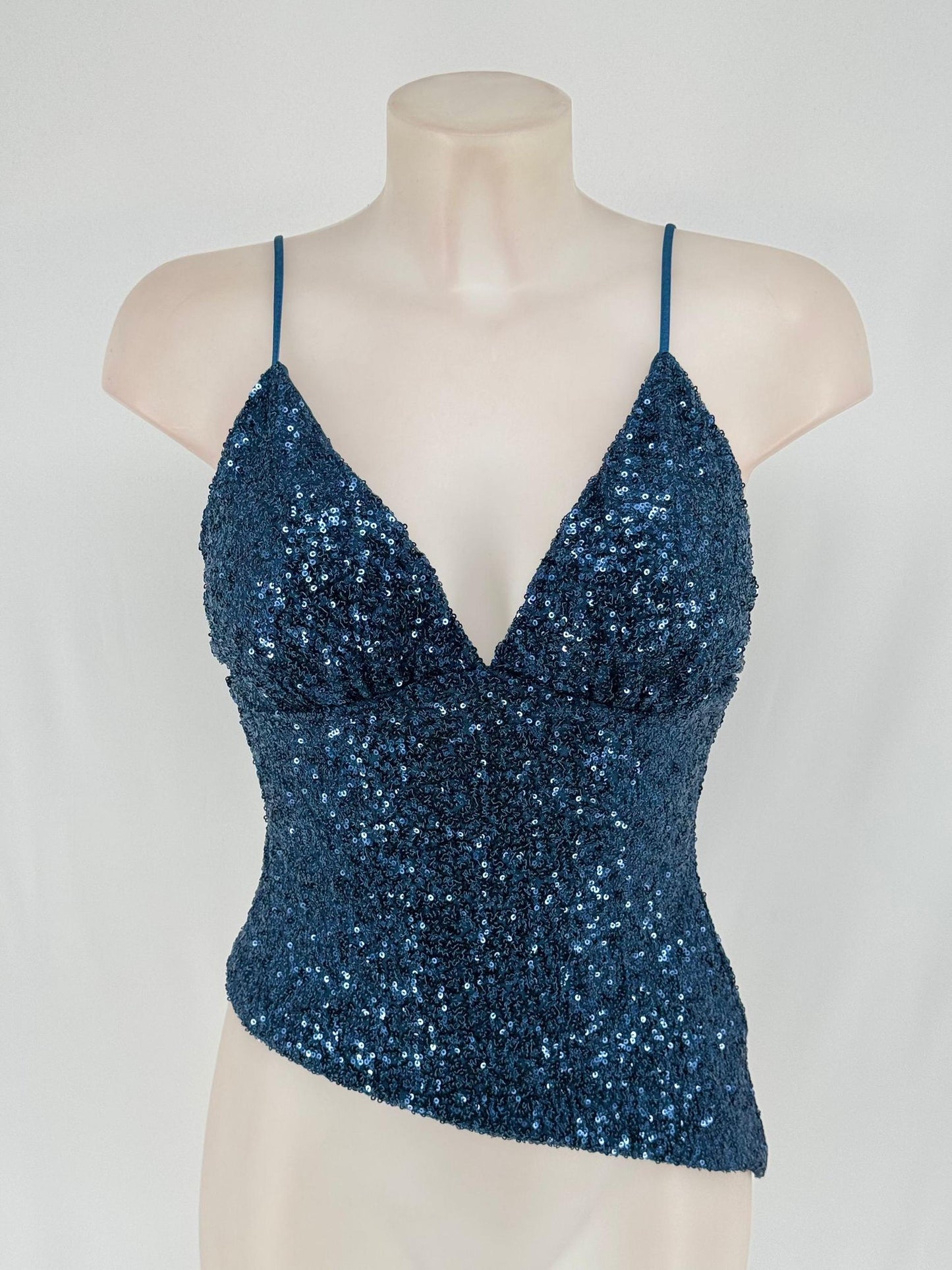 Top Stella – Glamour, éclat & silhouette asymétrique