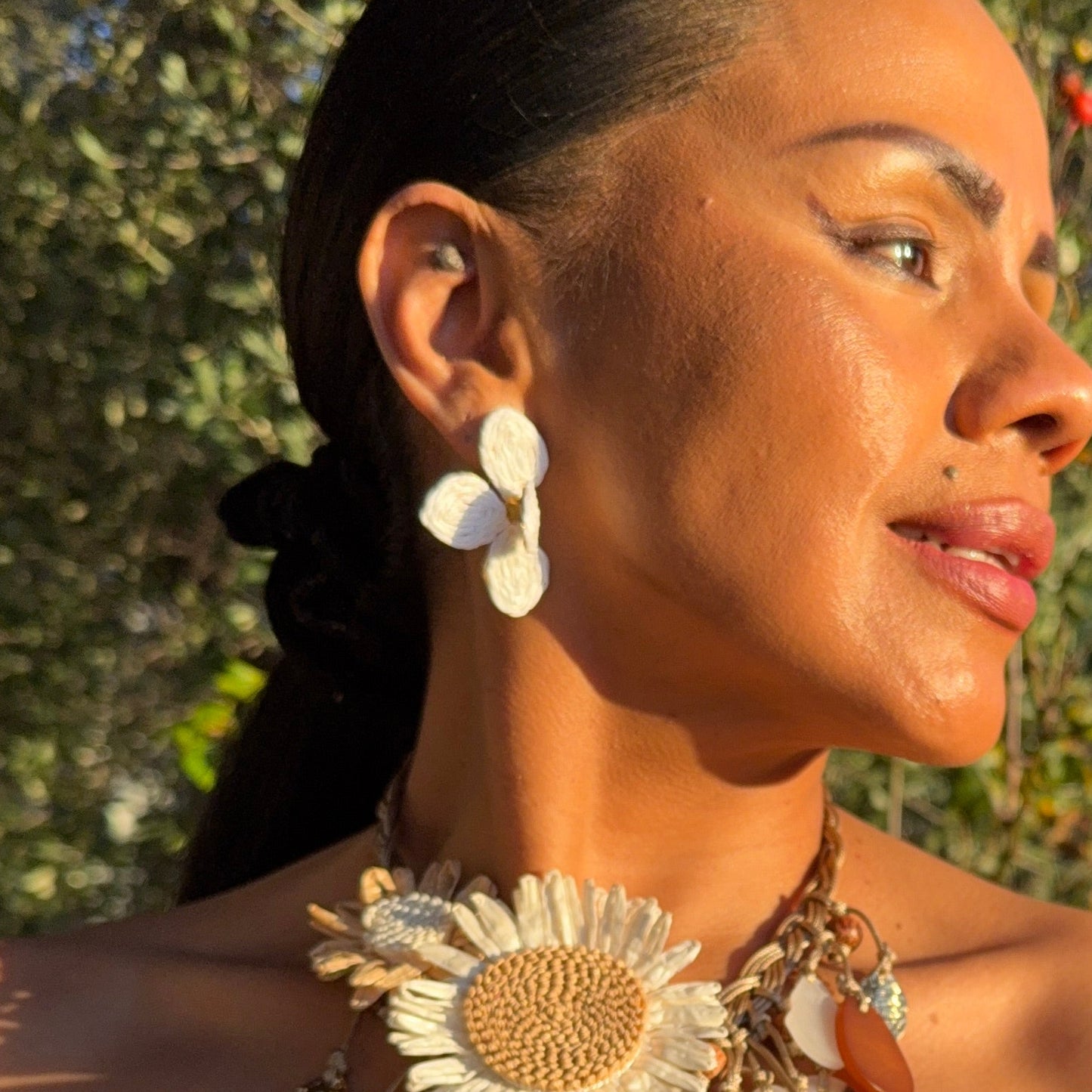 Boucles Flor – Douceur nacrée & élégance lumineuse