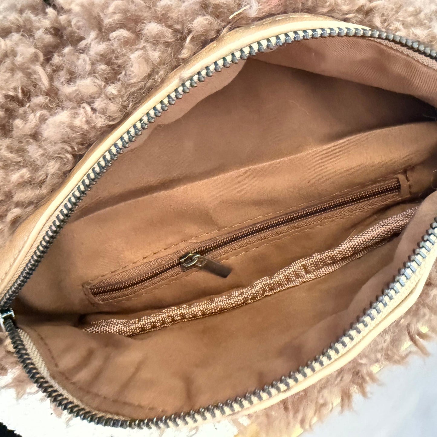 Sac Banane Teddy – Douceur cosy & style urbain