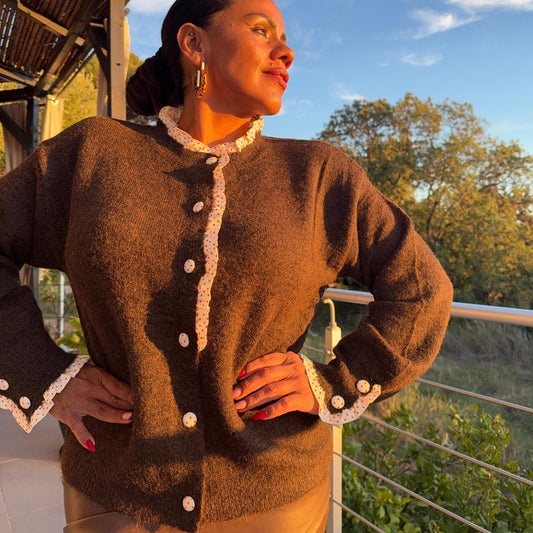 Gilet Coquette – Charme et douceur au quotidien