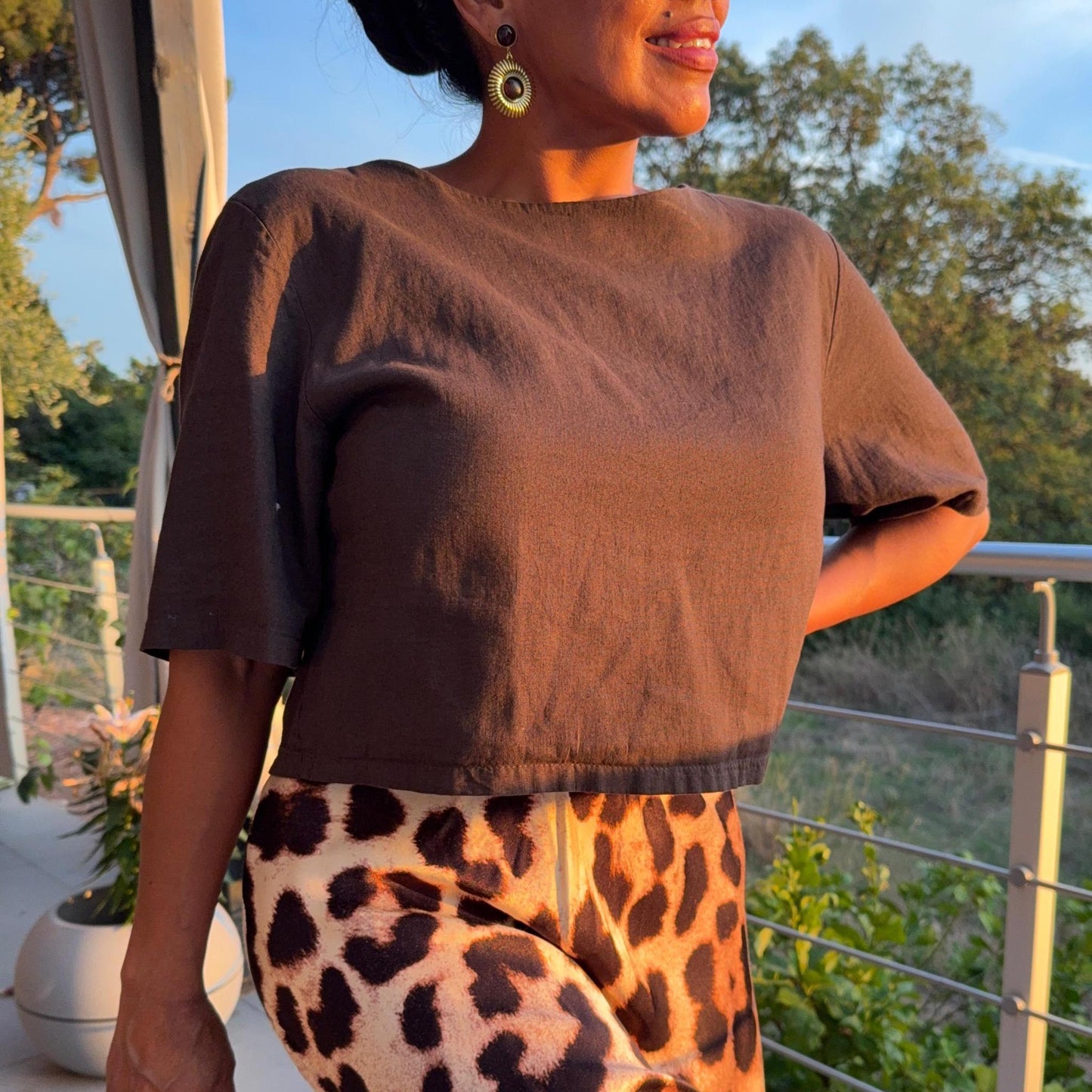 Blouse Choco – Élégance chocolat au dos noué