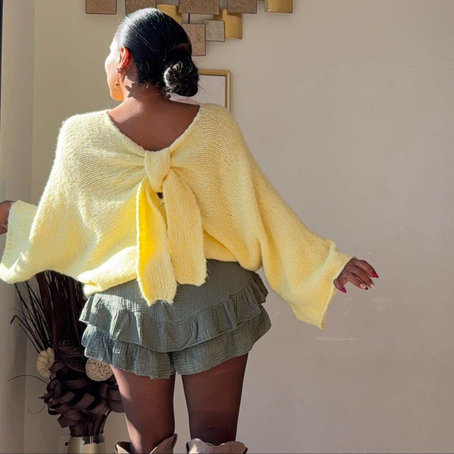 Pull Noeud – Charme noué et éclat vitaminé