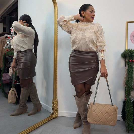 Blouse Ruffle Chic — Volume & Raffinement