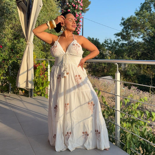 Robe Flora -  avec pompons brodés décoratifs.
