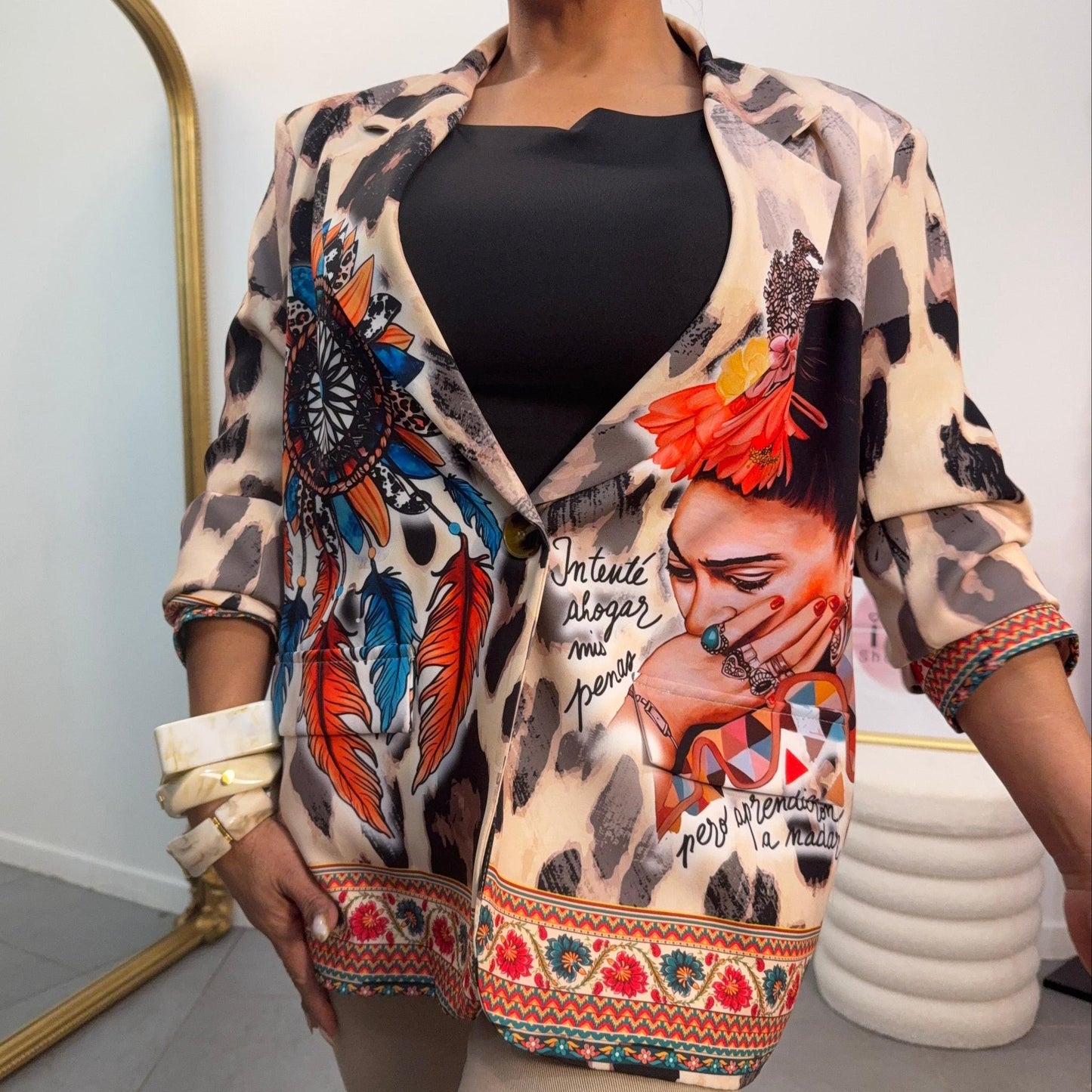 Veste Frida – Caractère artistique & allure affirmée
