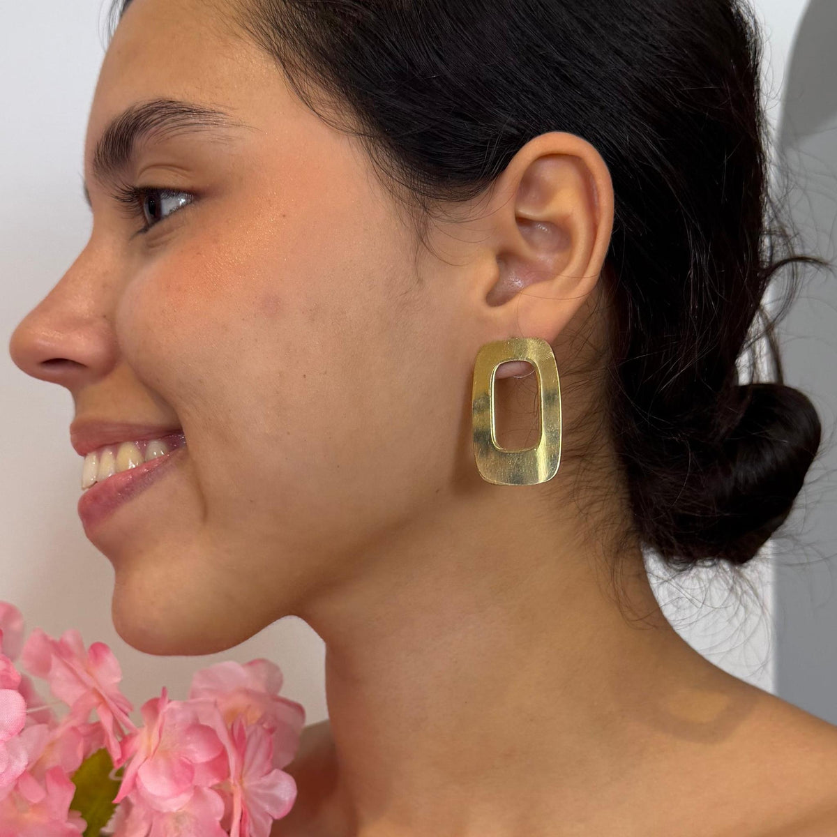 Boucles d’oreilles Dalia – Élégance Dorée et Charme Délicat