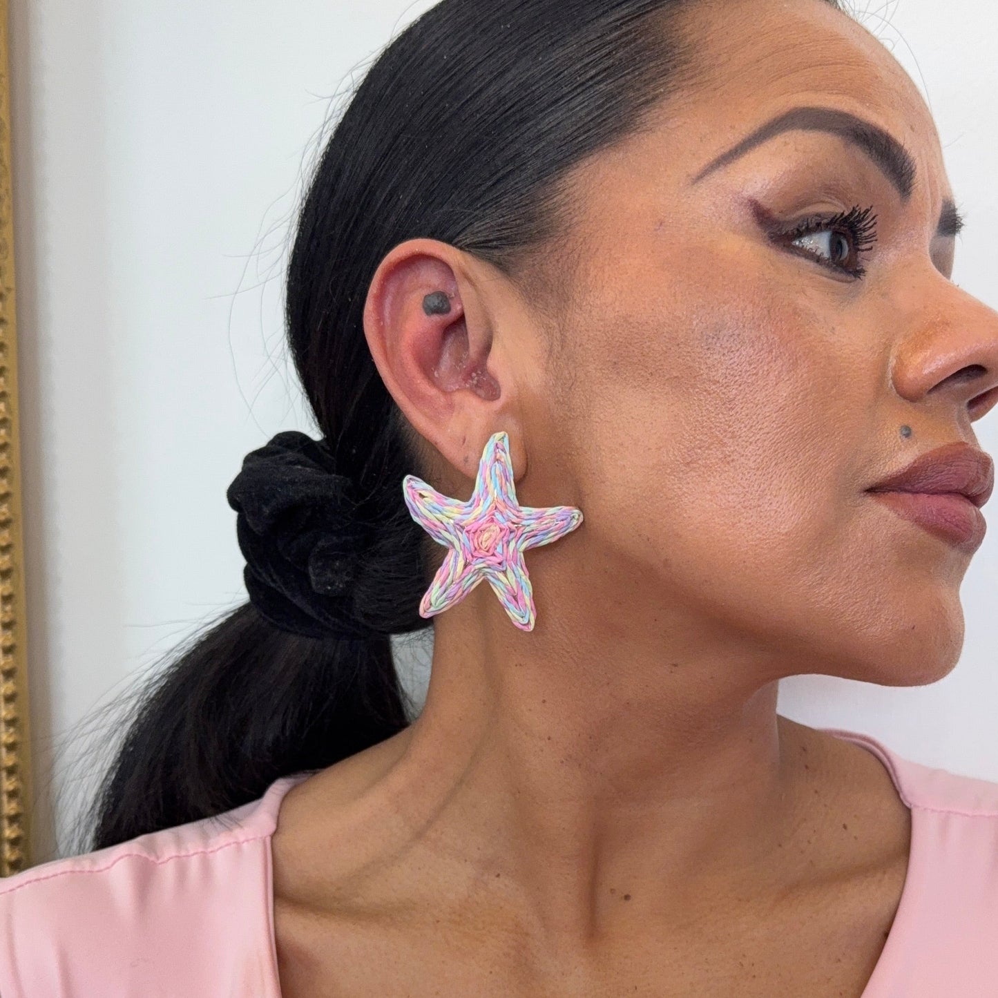 Boucles Estrella – Éclat nacré & touche estivale