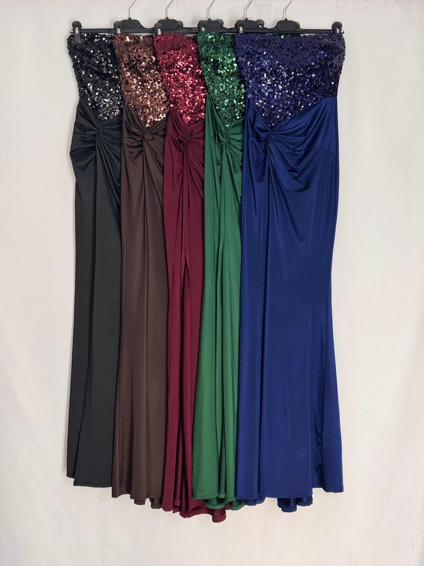 Robe Siria – Sequins éclatants & silhouette glamour