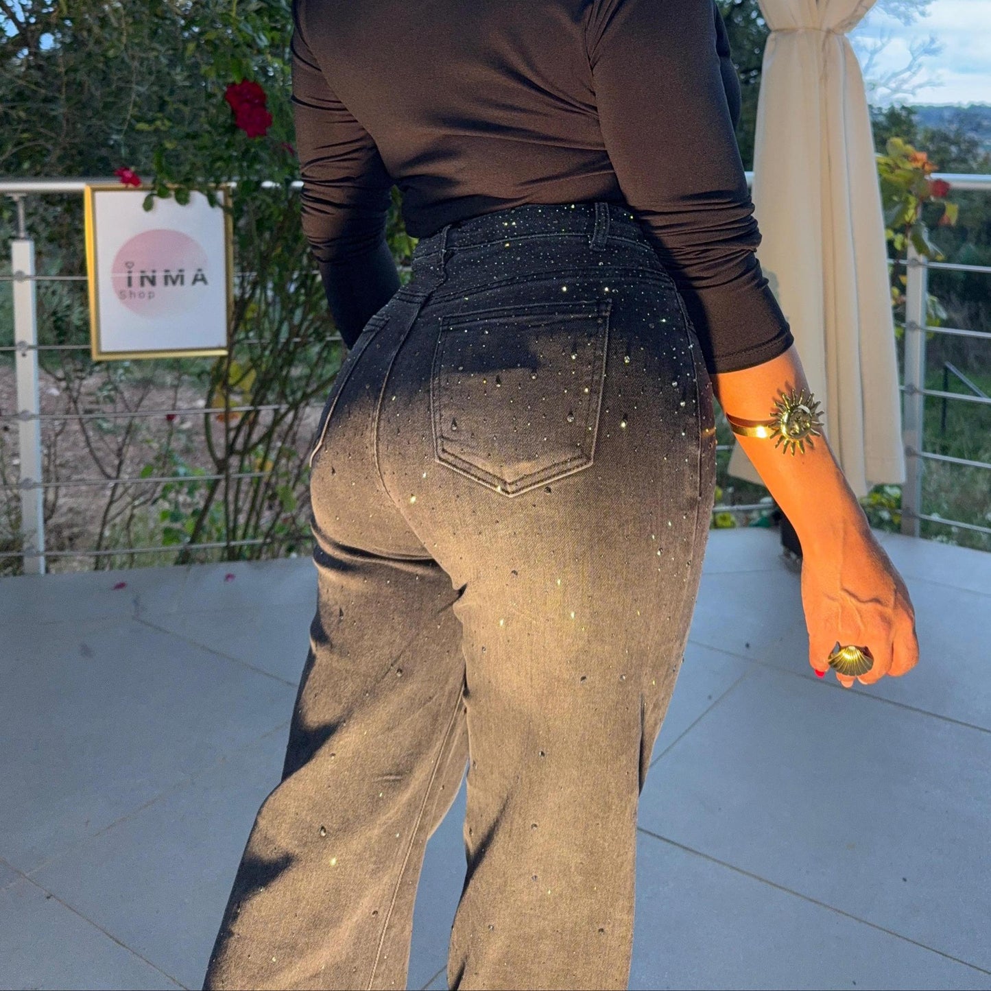 Jean Amina – éclat et allure sculptante