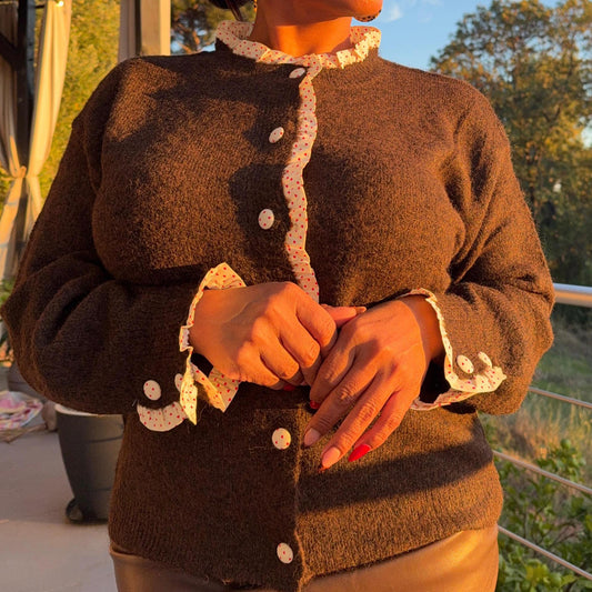 Gilet Coquette – Charme et douceur au quotidien