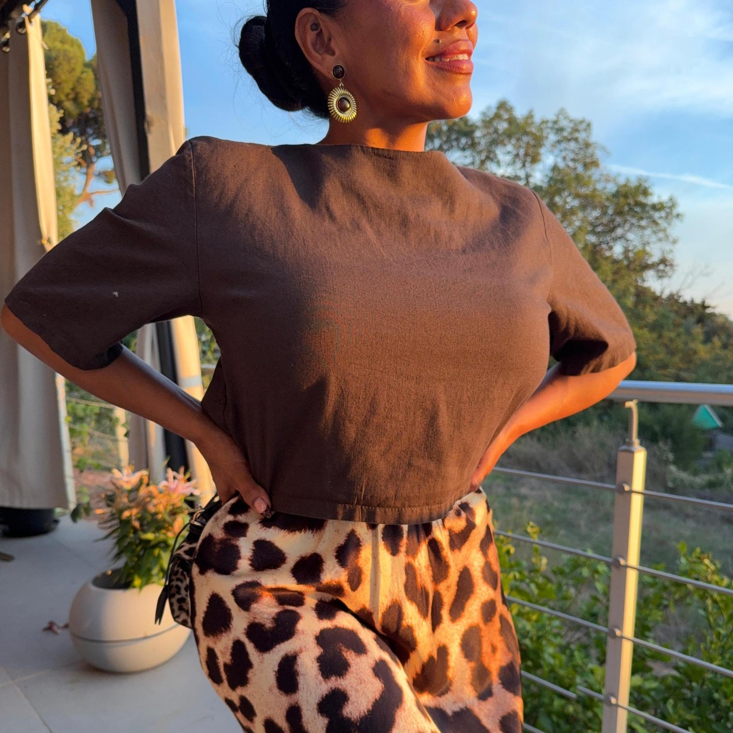 Blouse Choco – Élégance chocolat au dos noué