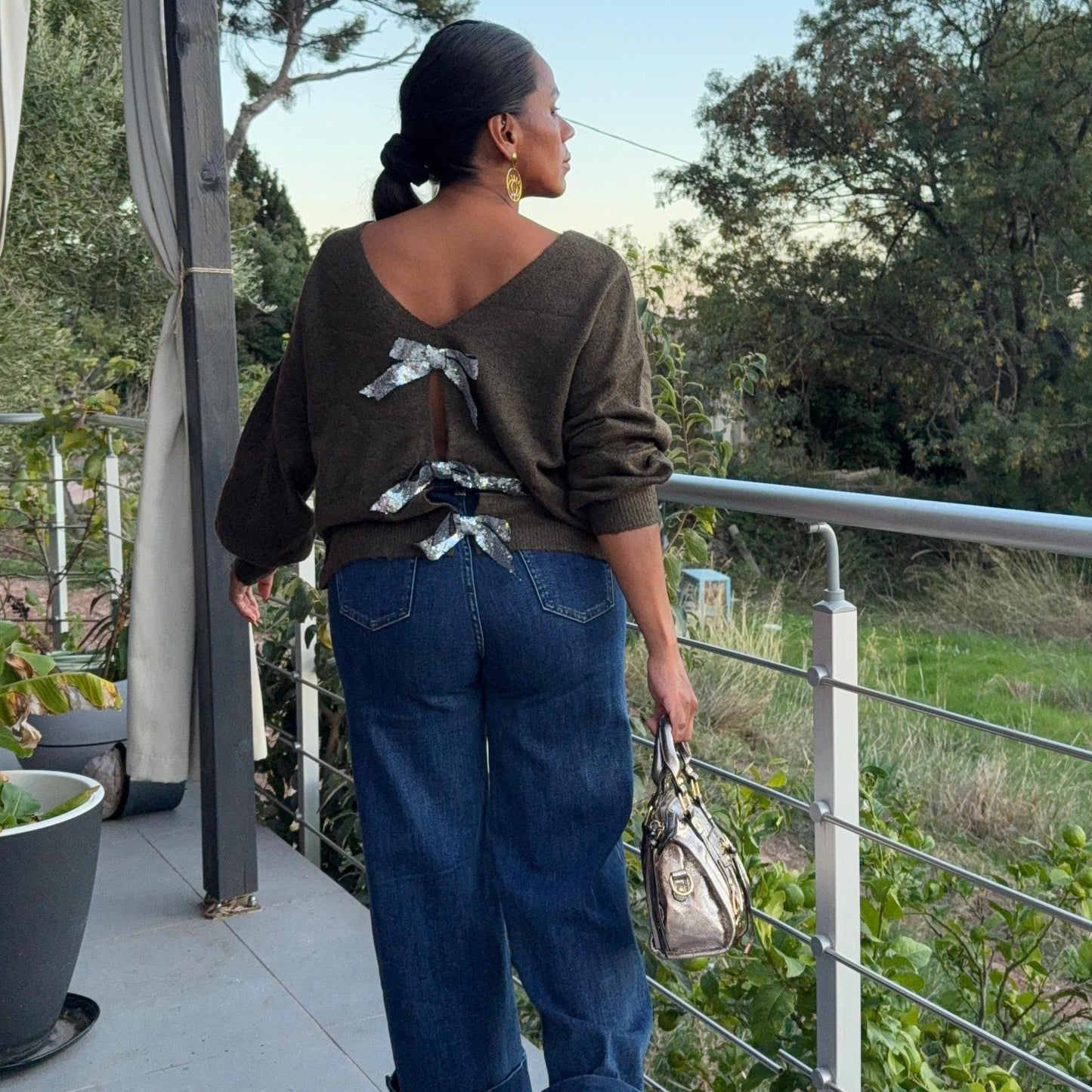 Pull Liora – Dos Noué & Élégance Décontractée