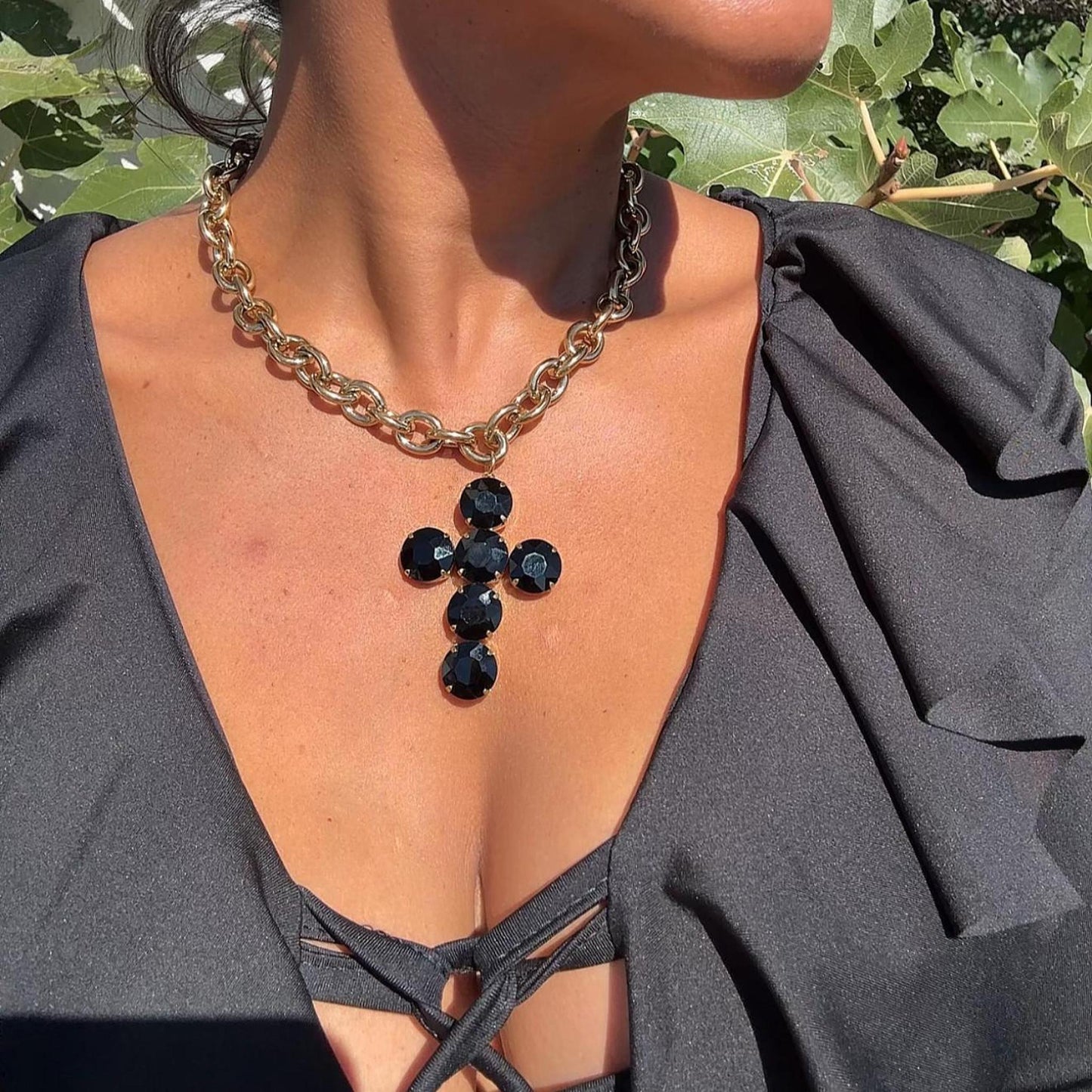 Collier Cruz Noire – Élégance affirmée