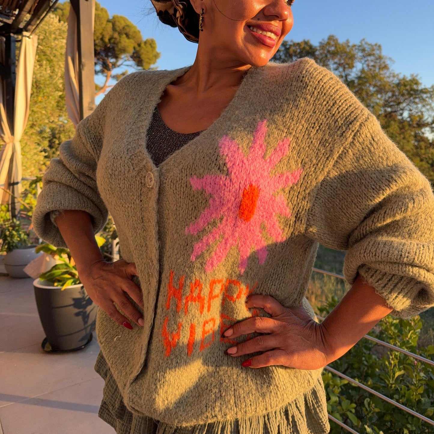 Gilet Happy Vibes – Style cocooning et énergie positive