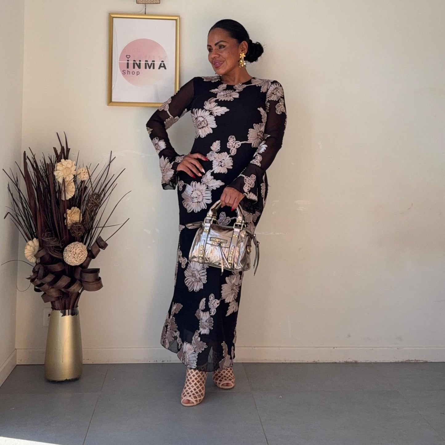 Robe Floralis Élégance – Broderie 3D et manches longues