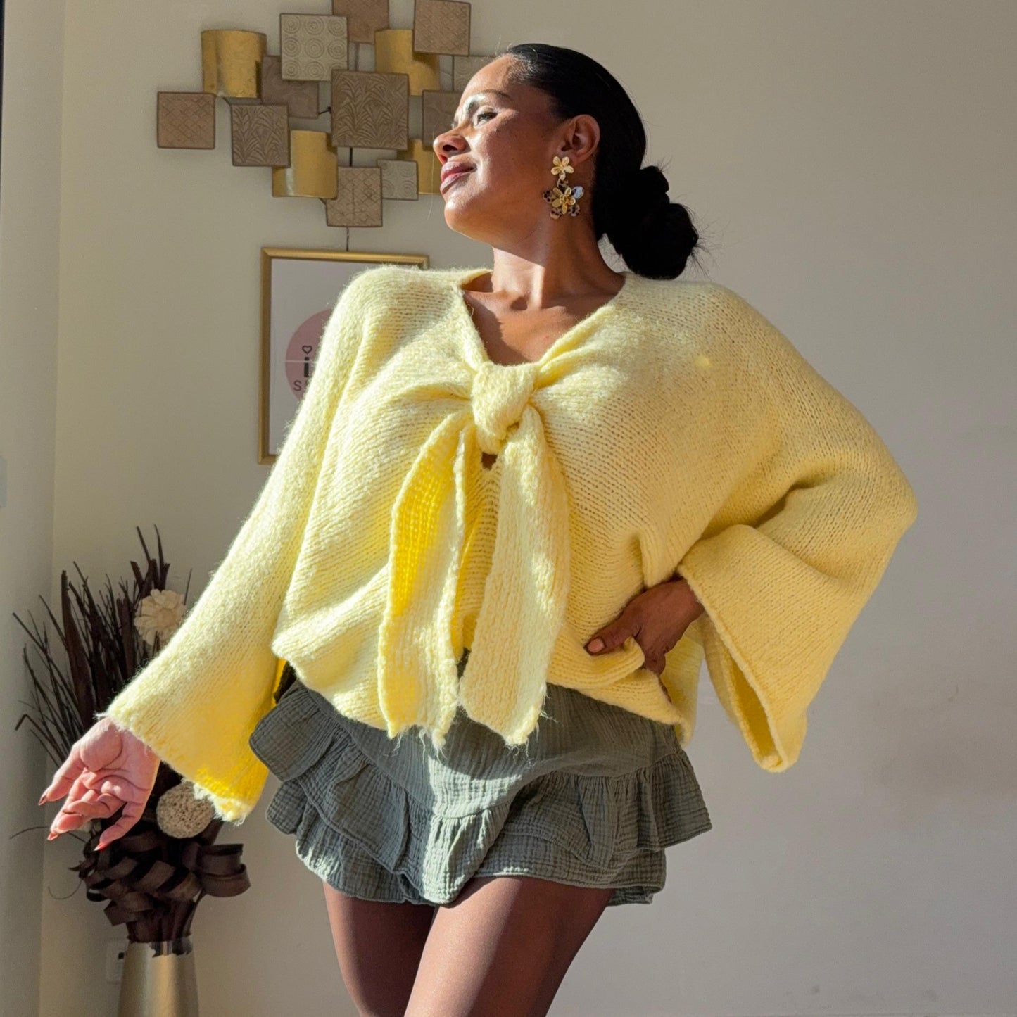 Pull Noeud – Charme noué et éclat vitaminé