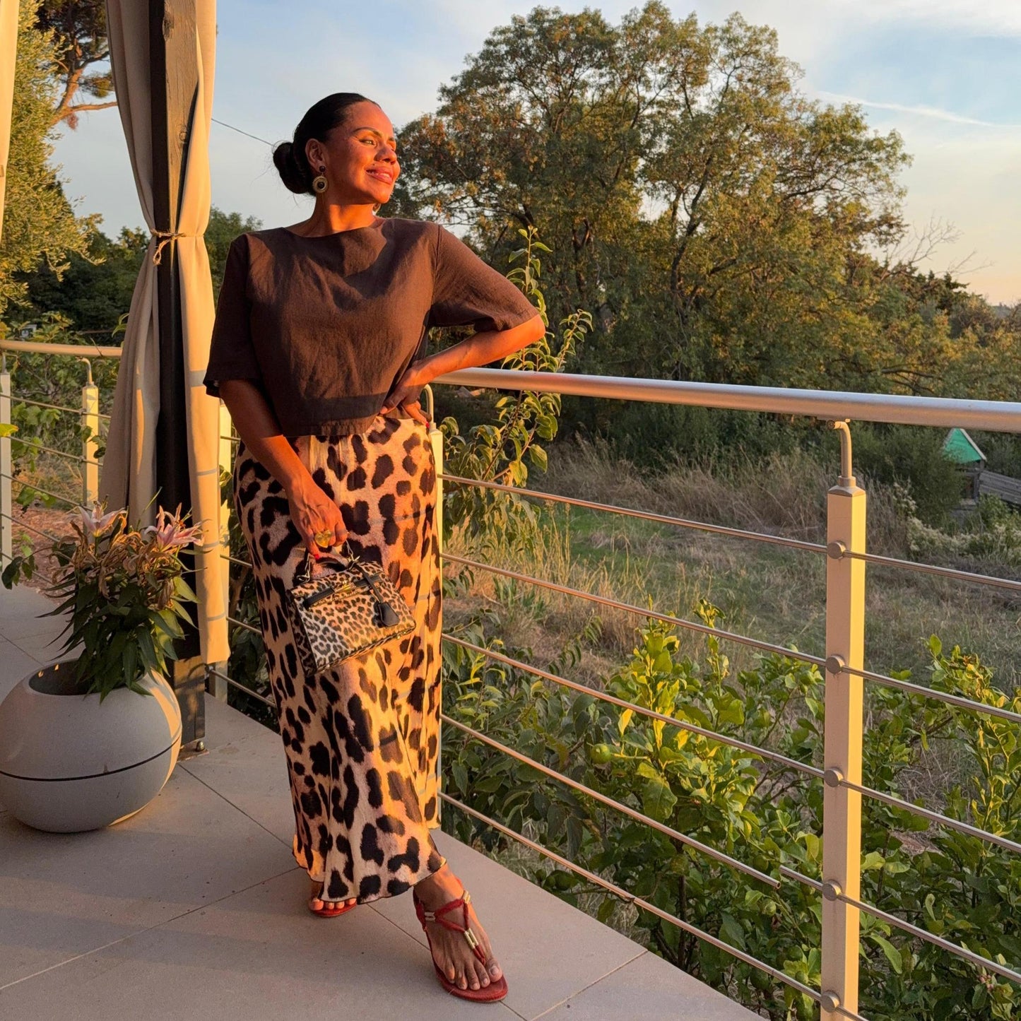 Blouse Choco – Élégance chocolat au dos noué