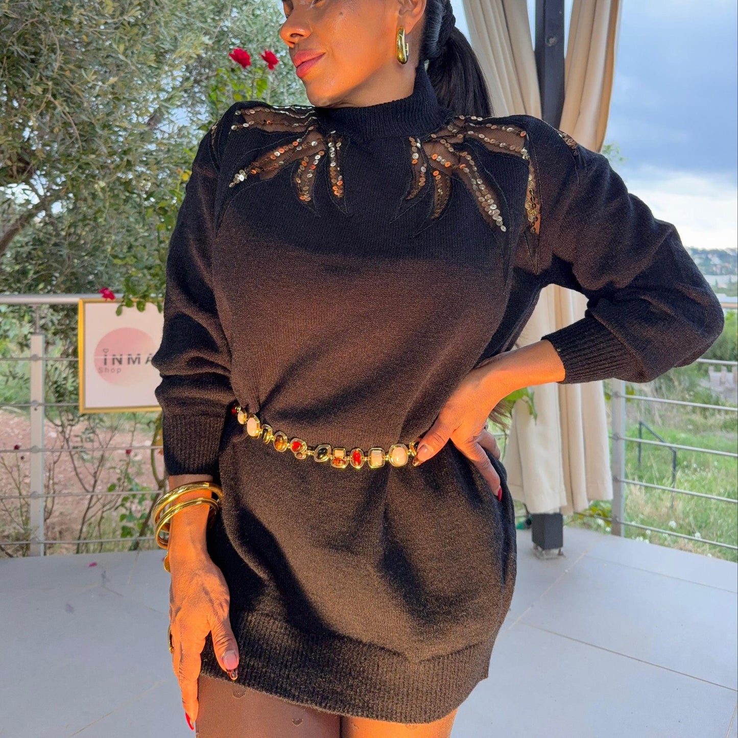 Robe pull Isadora – douceur et éclat doré