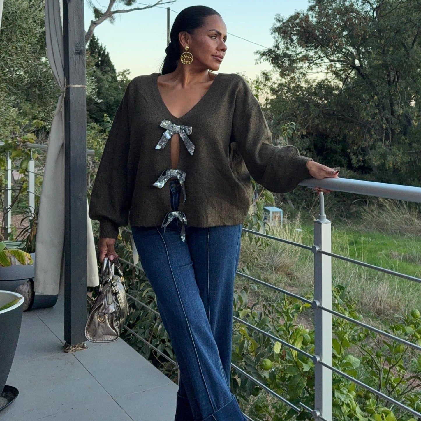 Pull Liora – Dos Noué & Élégance Décontractée