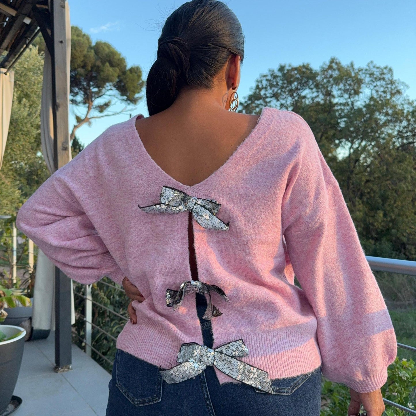 Pull Liora – Dos Noué & Élégance Décontractée