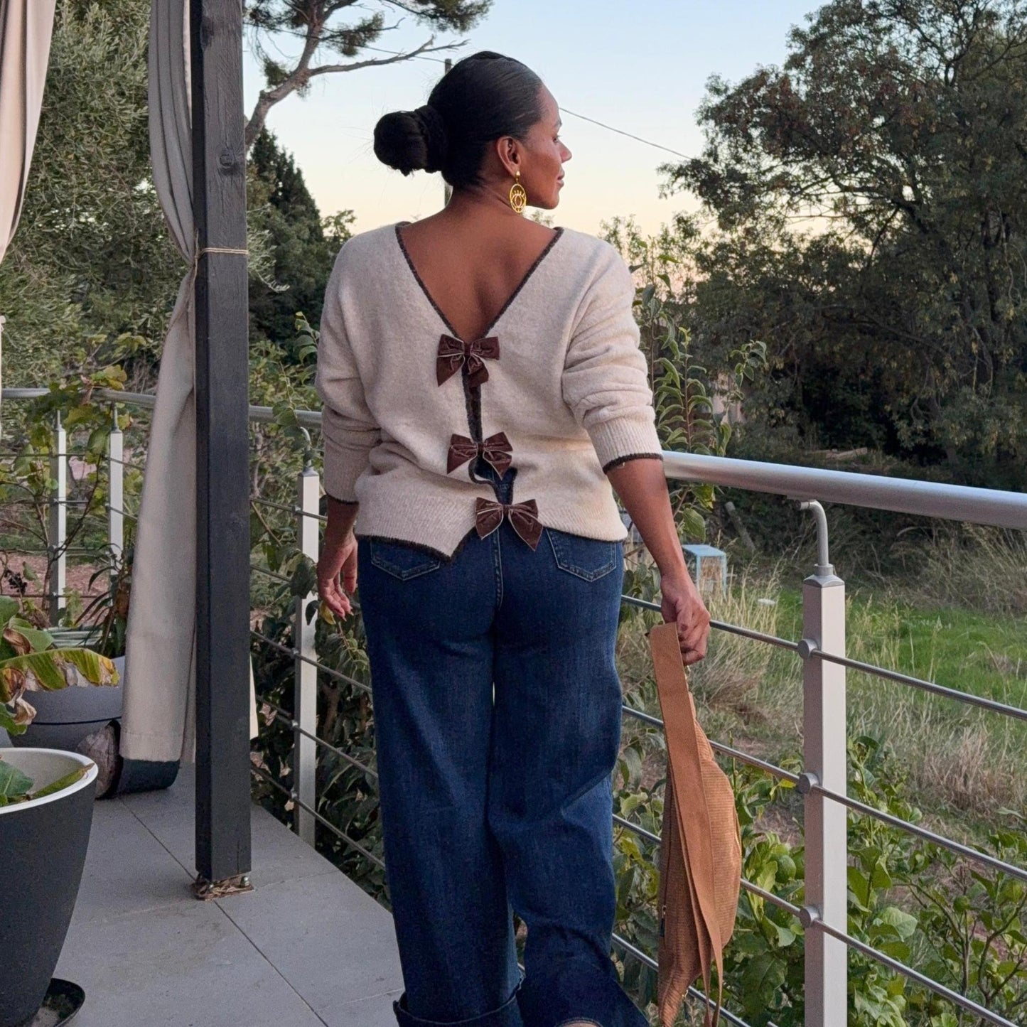 Pull Aluna – Nœuds Velours & Dos Sublimé