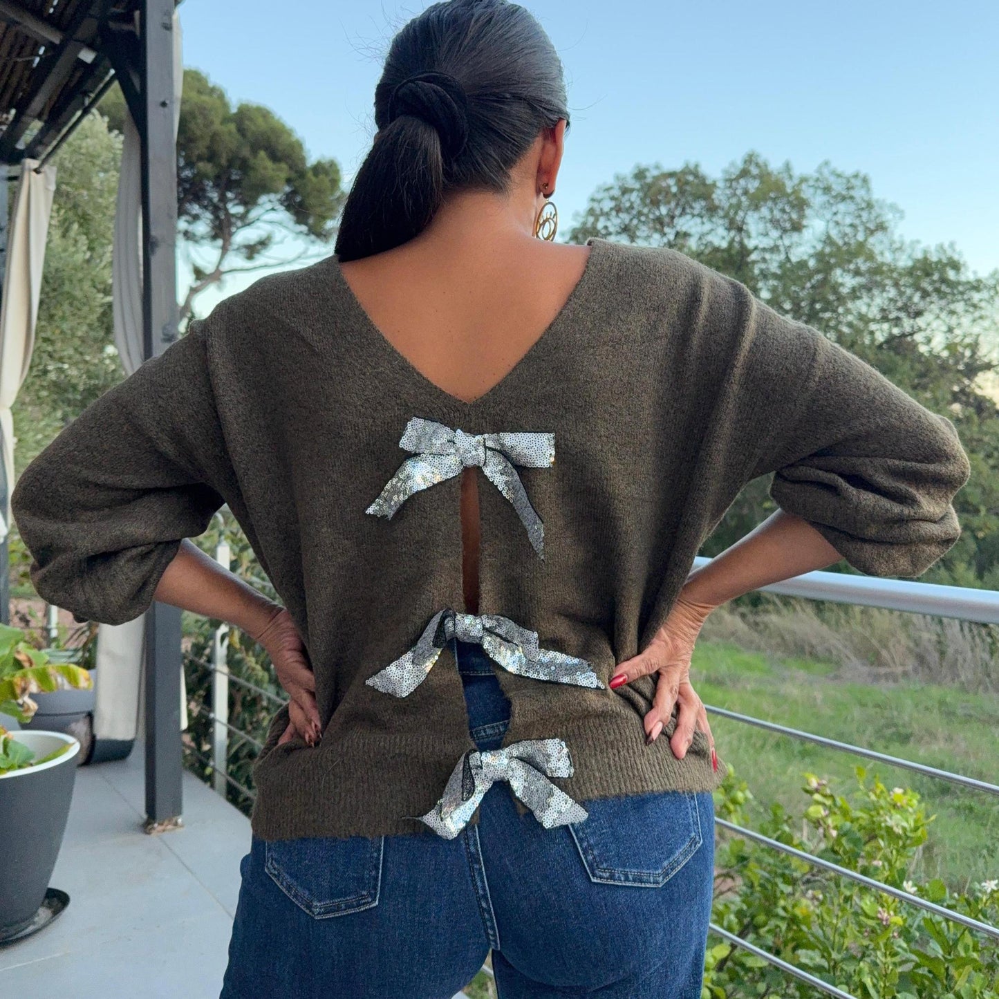 Pull Liora – Dos Noué & Élégance Décontractée