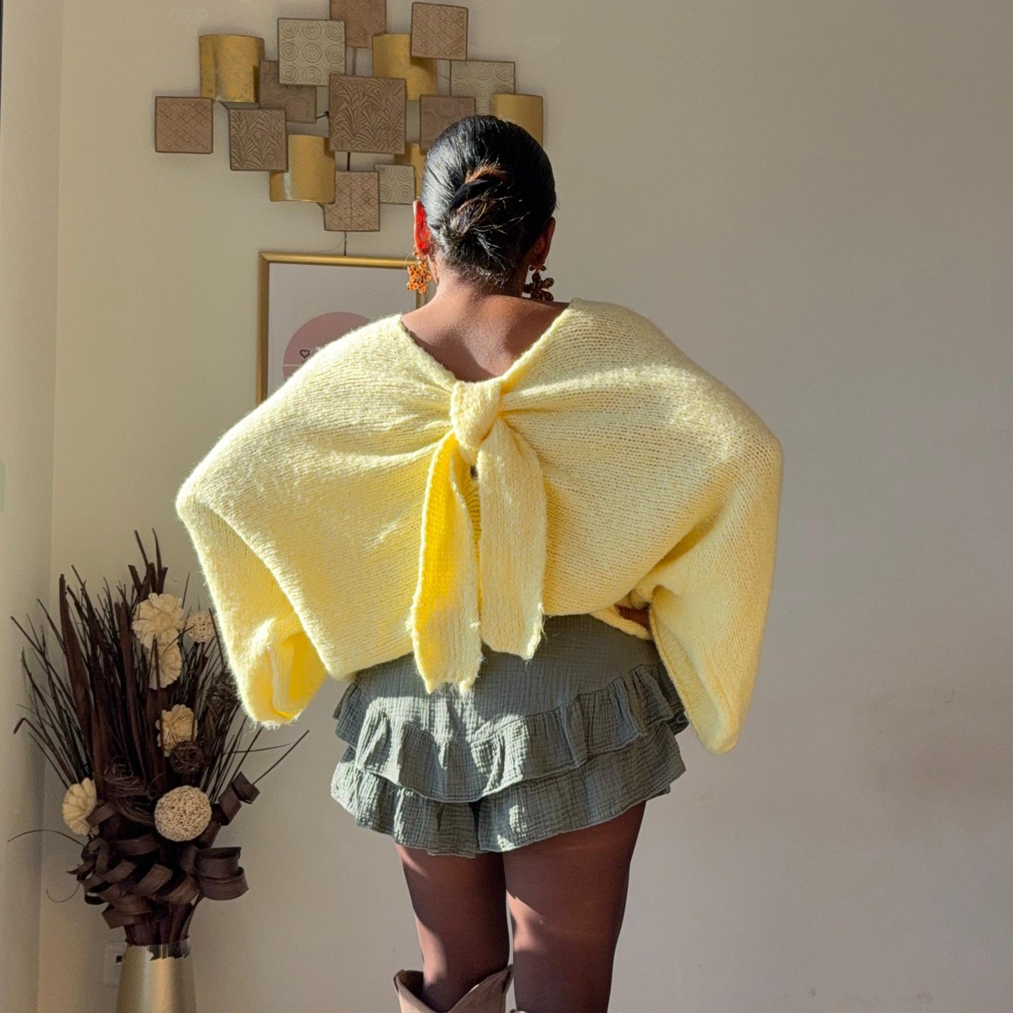 Pull Noeud – Charme noué et éclat vitaminé