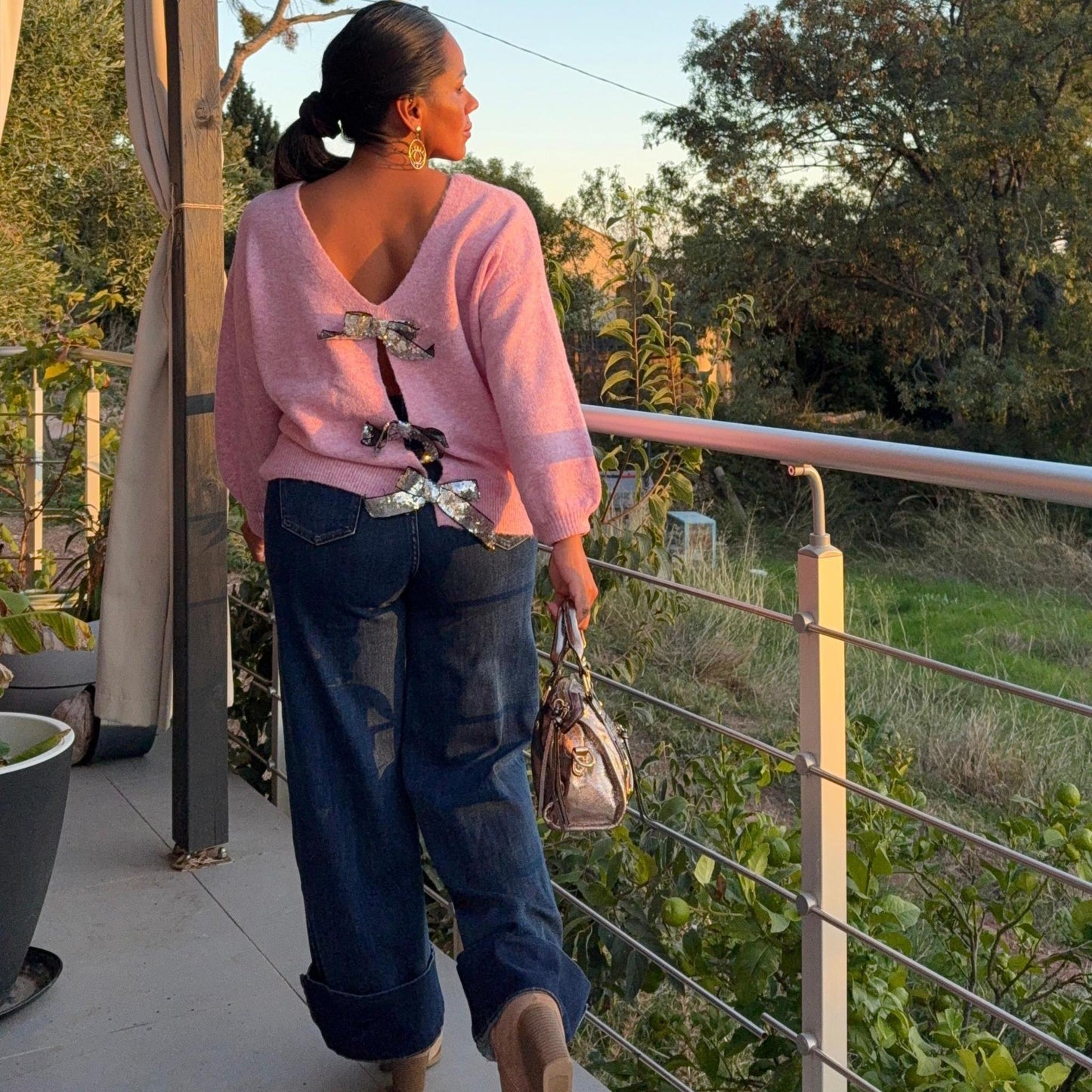 Pull Liora – Dos Noué & Élégance Décontractée