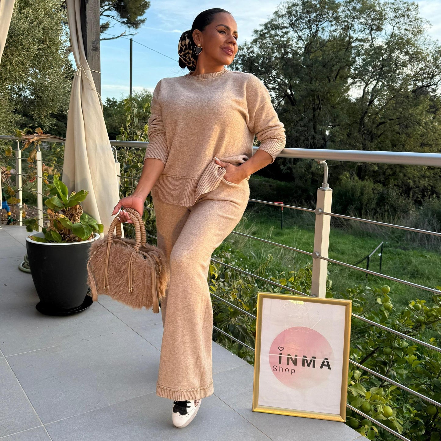 Sac Diva – fourrure chic et anse tressée