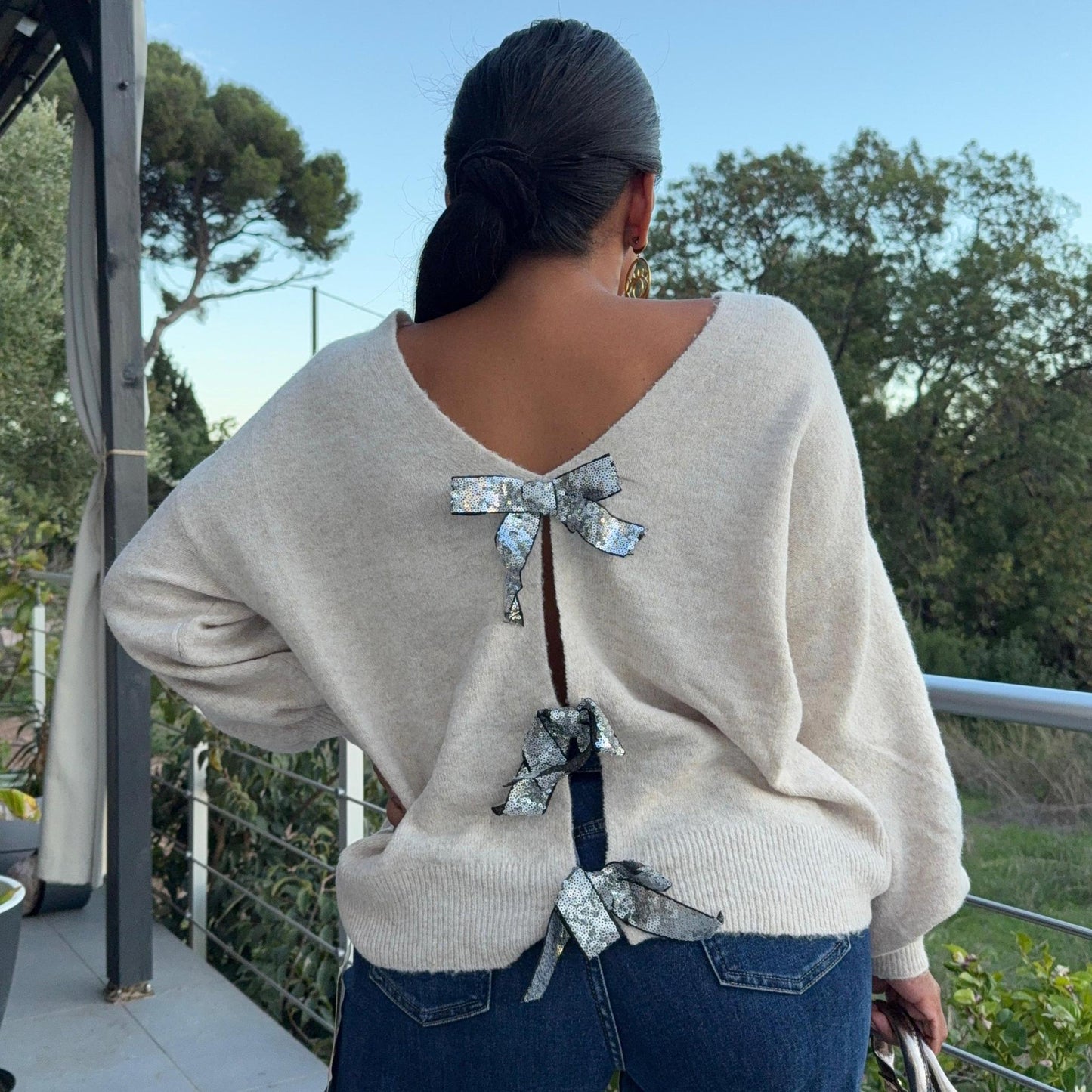 Pull Liora – Dos Noué & Élégance Décontractée